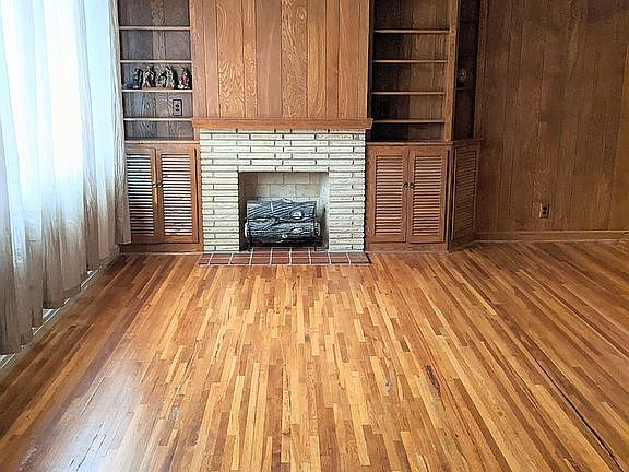 Living room- gas fireplace