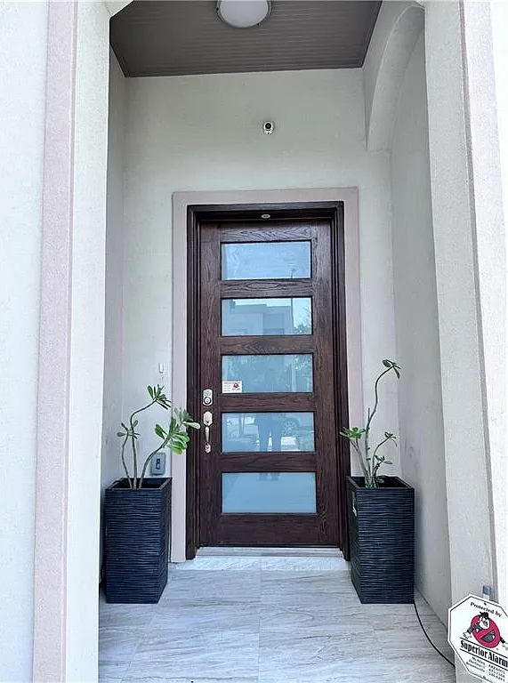 3 bed, 2.5 bath, 2056 sqft, $1,900 — Photo 2