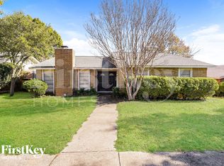9814 Emory Oak Cir, Dallas, TX 75249