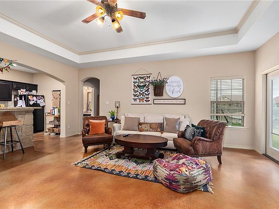 3rd image of 403 Hayes Ln