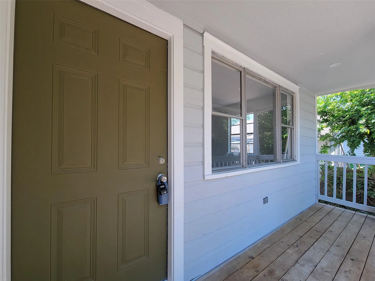 3 bed, 1.0 bath, 1001 sqft, $1,750 — Photo 4