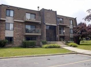 620 Tralee Ct APT 1B, Schaumburg, IL 60193