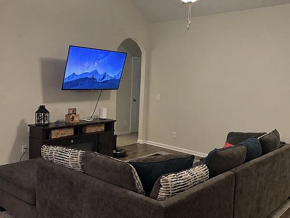 3rd image of 447 Brightleaf Cir