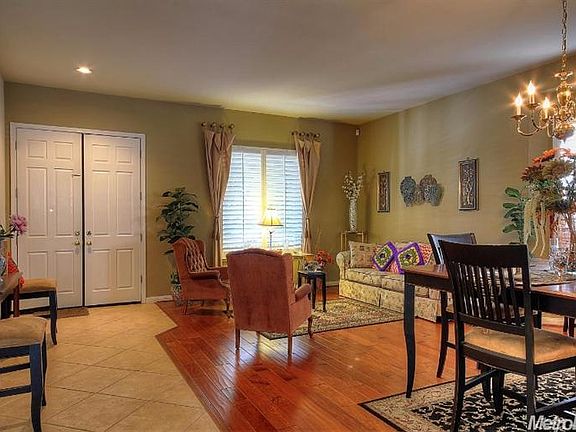 2nd image of 1010 Eastlake Cir