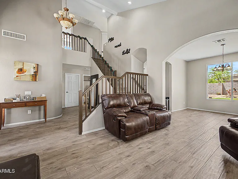 4518 E Rowel Rd — Photo 5