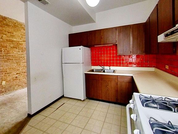 5th image of 3537 N Southport Ave #1S