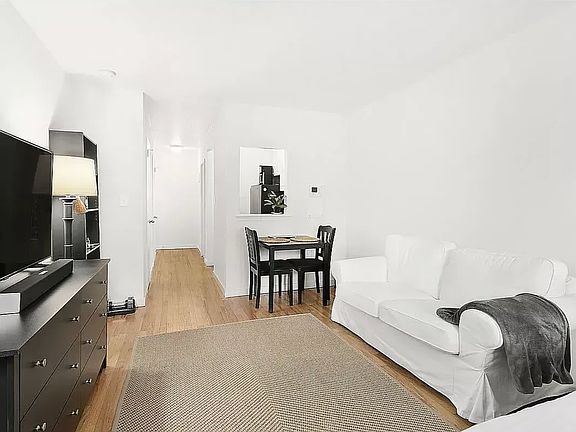 3rd image of 343 E 76th St APT 4C