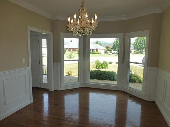 3rd image of 7111 Hayground Dr SE