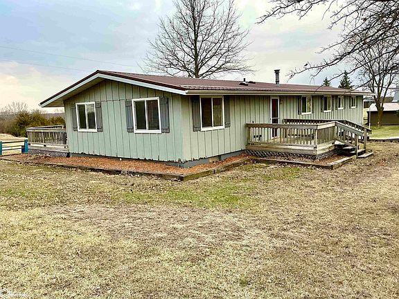 3rd image of 208 Pine Ridge Rd