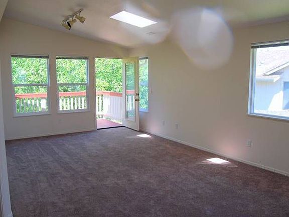 3rd image of 4085 Hillside Ct