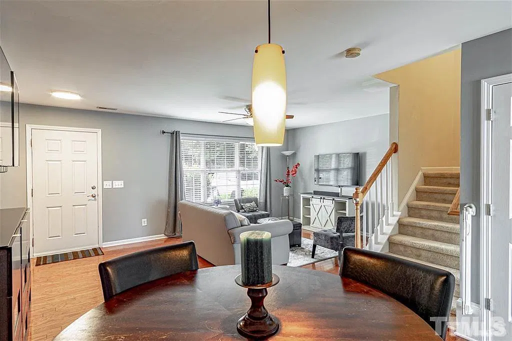 2 bed, 2.5 bath, 1354 sqft, $1,600 — Photo 3