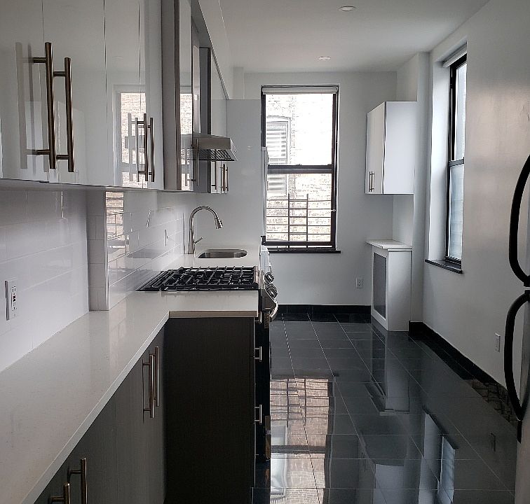 1st image of 320 2nd Ave APT 4