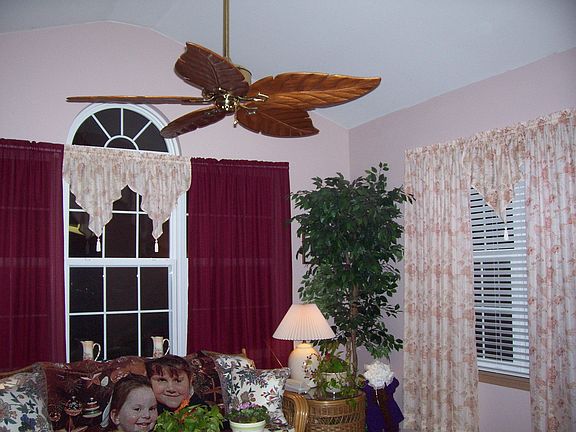 4th image of 324 Randall Ln