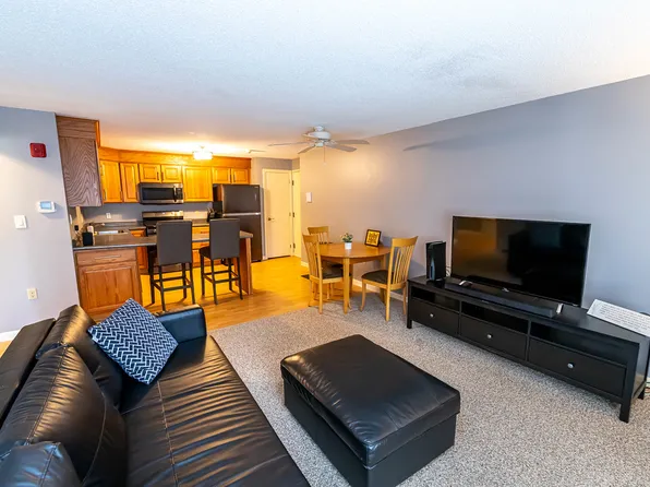 2 New Haven Dr APT 301, Nashua, NH 03063