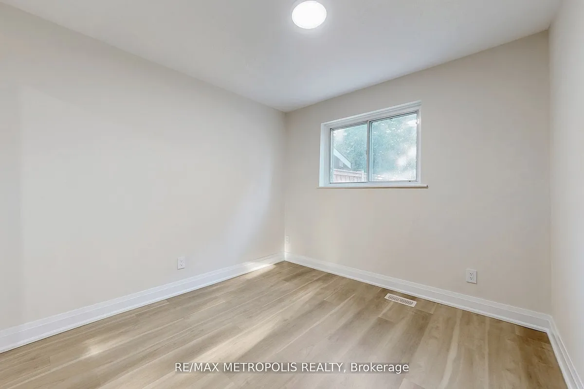 Building Photo - 85 Primula Cres #MAIN