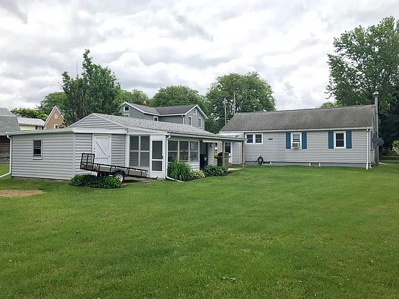 3rd image of 24 Maple St