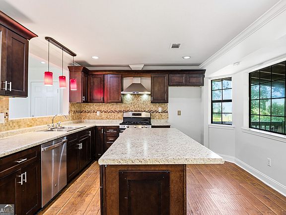 2nd image of 3772 Charlotte Dr