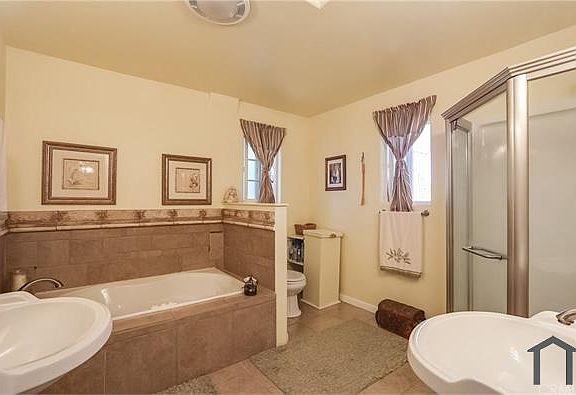 4th image of 18145 Juniper St
