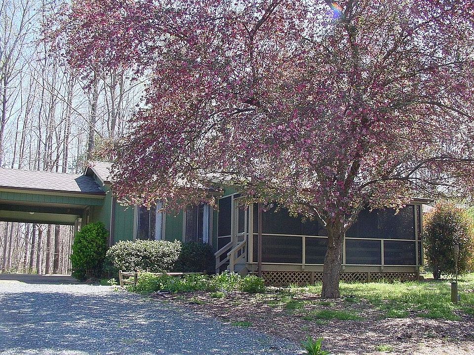 located one block from Lake Anna