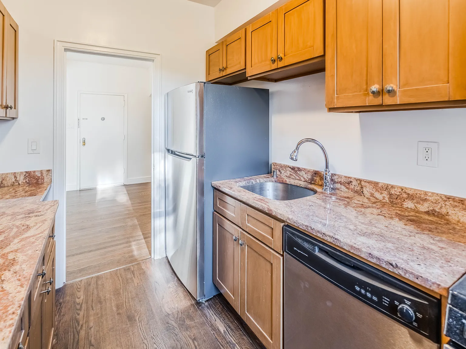 1 bed, $2,350 — Photo 4