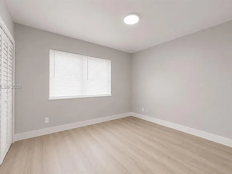 101 W 11th St #8 — Photo 31