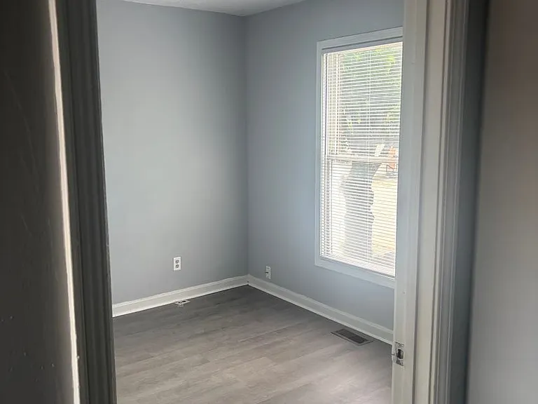 2404 Montgomery St — Photo 5