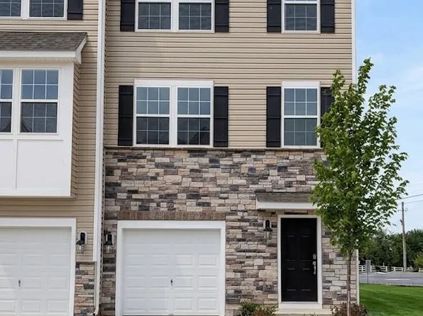 8301 Brodie Ct, Breinigsville, PA 18031