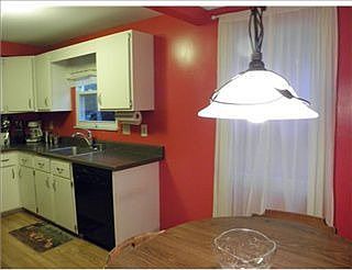 4th image of 100 Wayne Dr