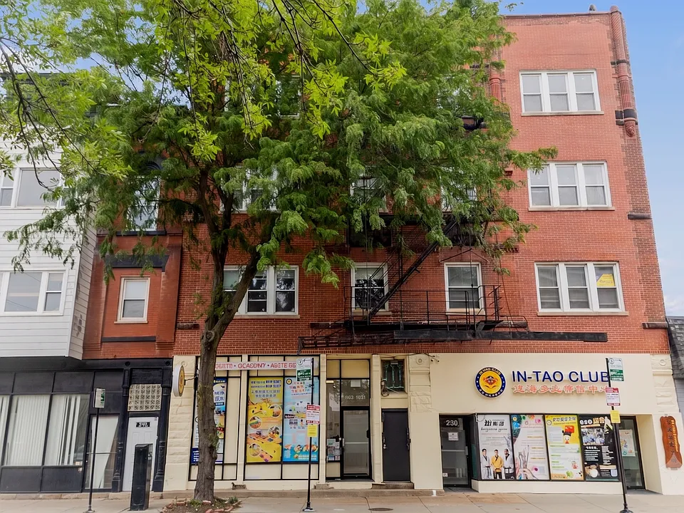 238 W 31st St #4