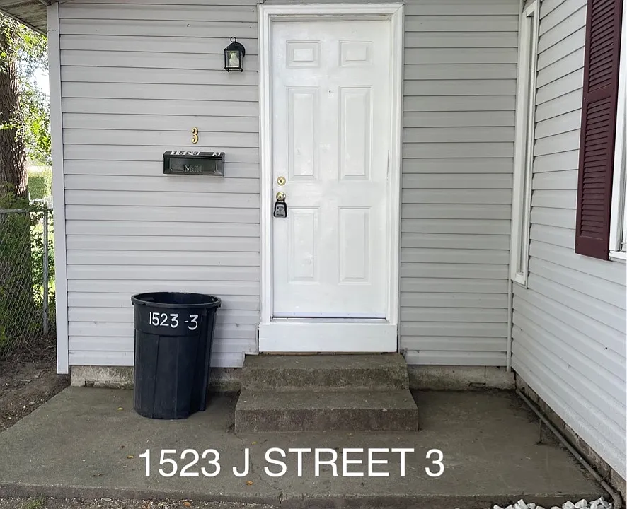 1523 S J St #3