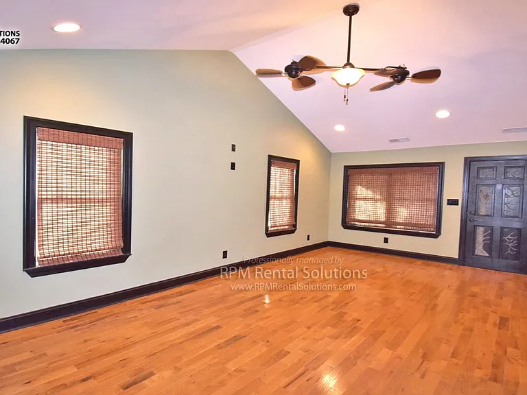 304 Jakes Ave — Photo 9
