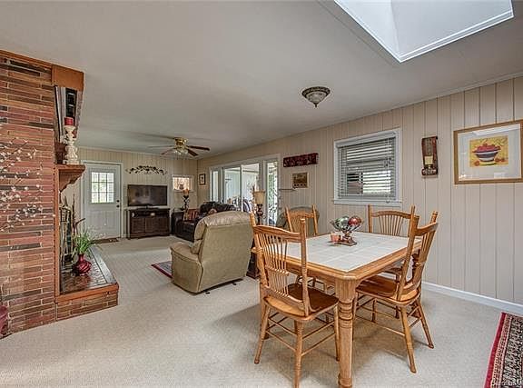 3rd image of 625 Eastwood Dr