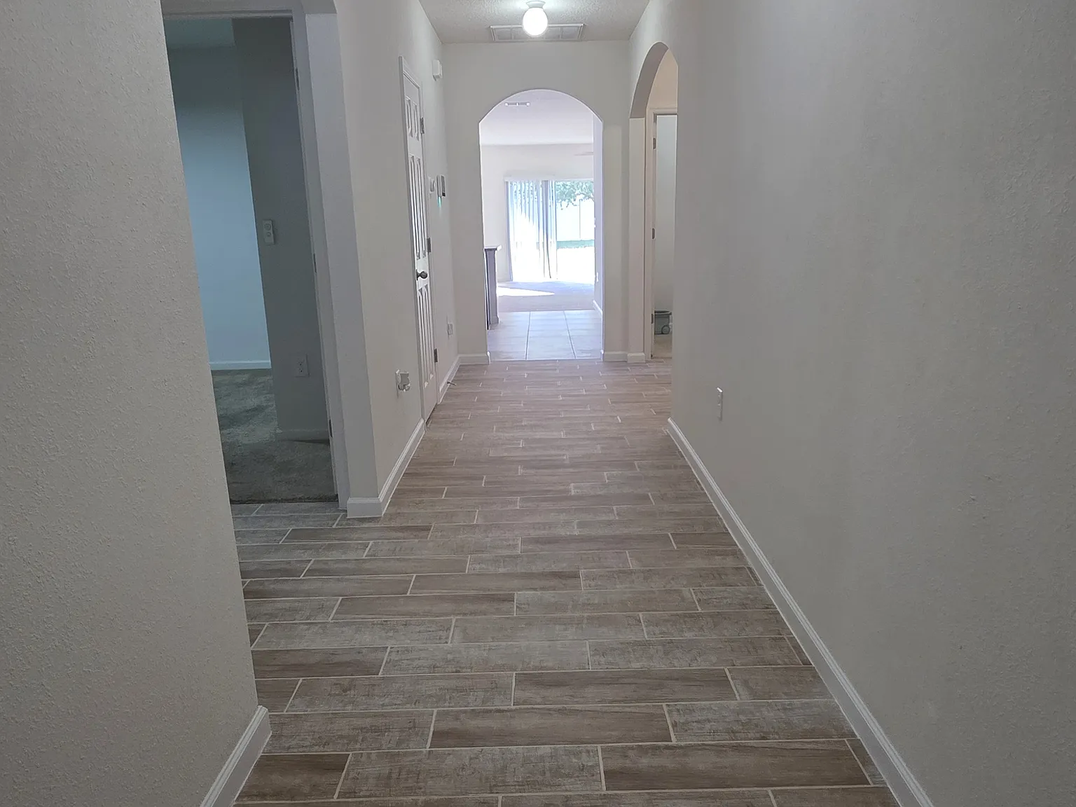 4 bed, 1918 sqft, $2,800 — Photo 2