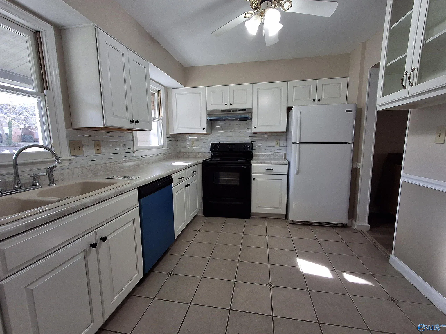 3 bed, 2.5 bath, 1620 sqft, $1,600 — Photo 2