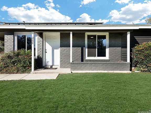 2nd image of 211 Chesswood Dr