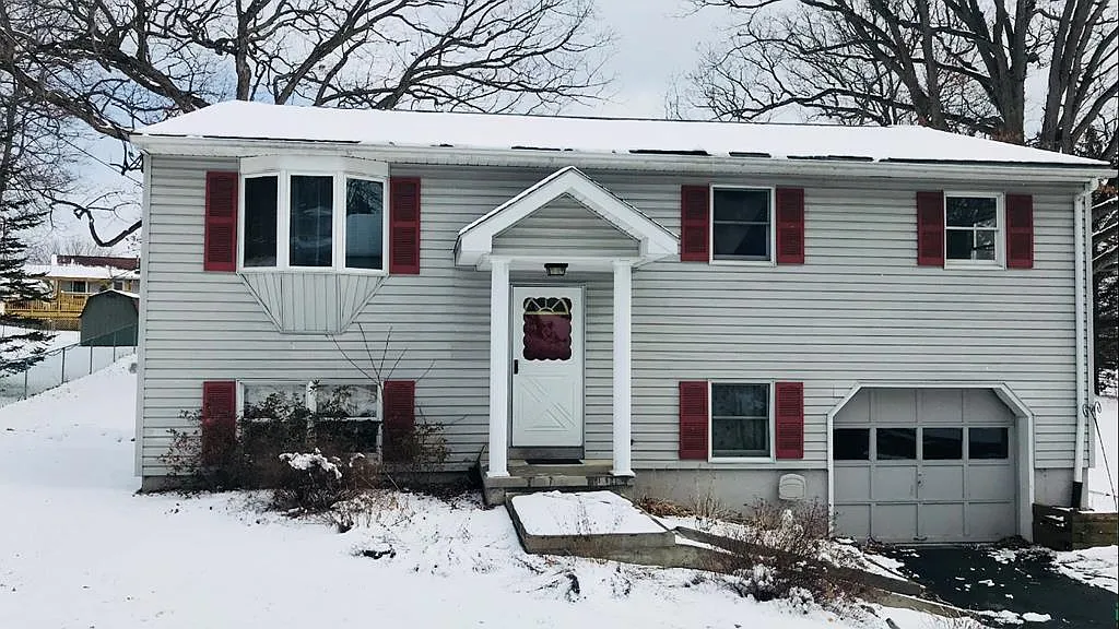156 Hilton Dr photo 1