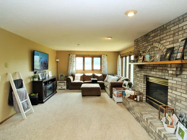 7125 199th Ave NE, New London, MN 56273