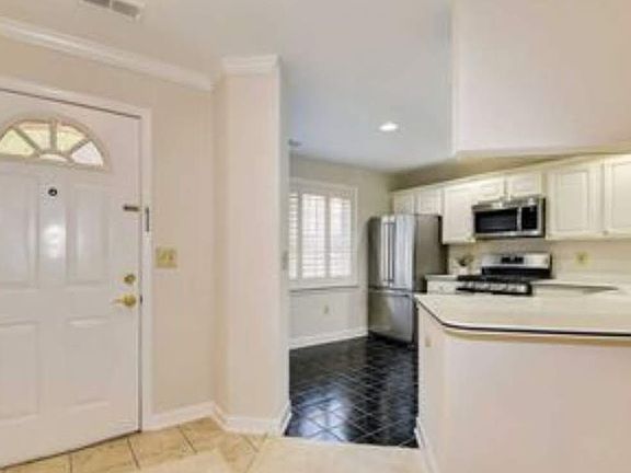 4th image of 6924 Fairfax Dr Unit 204