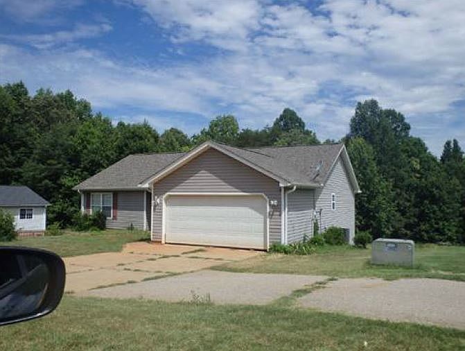 2nd image of 705 Patriot Ln