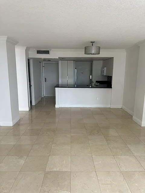 1 bed, 768 sqft, $2,500 — Photo 3