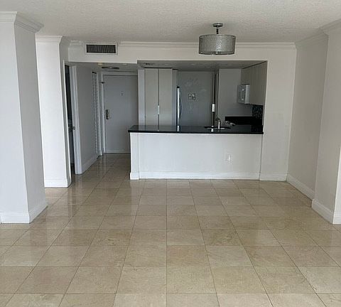 3rd image of 600 NE 36th St APT 516