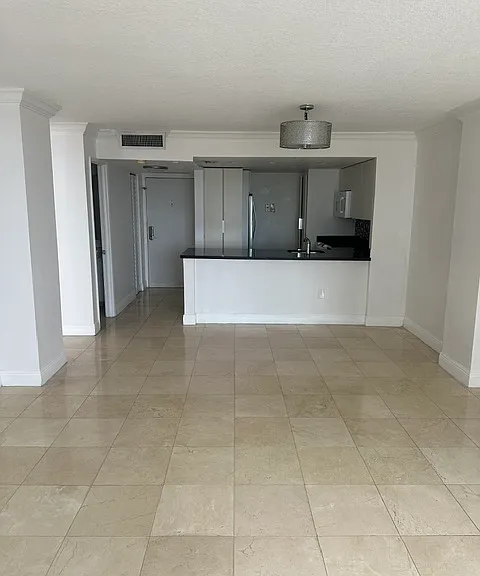 600 NE 36th St #516 — Photo 3