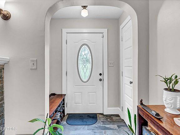 4th image of 1703 Maple Dr