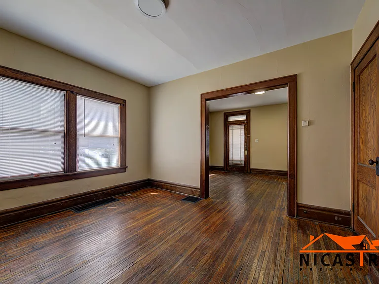 1638 Indianola Ave — Photo 14