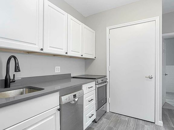 5th image of 730 Manhattan Ave #2