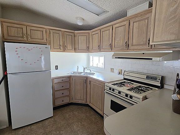 4th image of 1425 2nd Ave Space 219