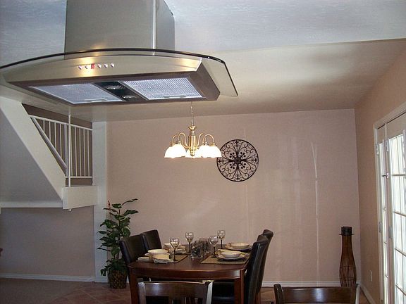 Beautiful Stainless Steel and Glass Rangehood
