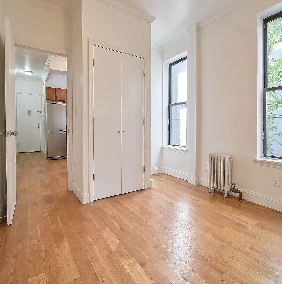 211 Avenue A — Photo 3