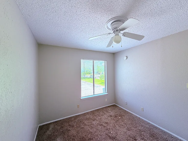 9611 Blue Creek Ln — Photo 22