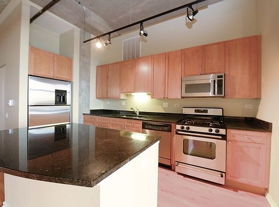 2nd image of 900 N Kingsbury St APT 826
